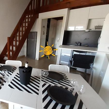 Appartement Terrasse Vue Mer, Plage Gorguette A 1 Minute A Pied, Wifi,Clim Parking Collectif Sanary-sur-Mer Buitenkant foto